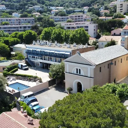 فندق Cyrnea