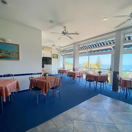 Cyrnea Hotel