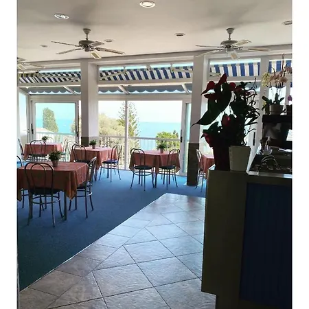Cyrnea Hotel 2*