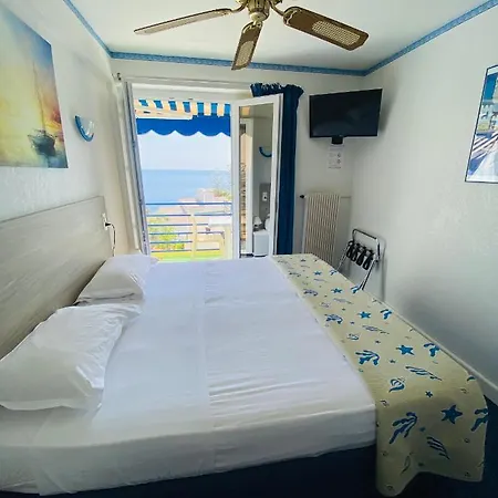 Otel Cyrnea 2*