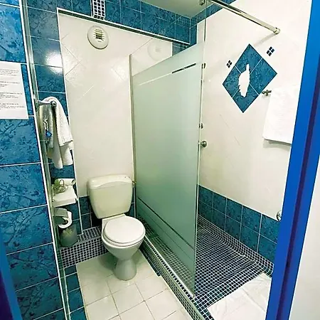 Otel Cyrnea 2*
