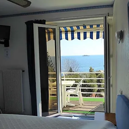 Otel Cyrnea