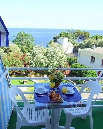 Otel Cyrnea 2*