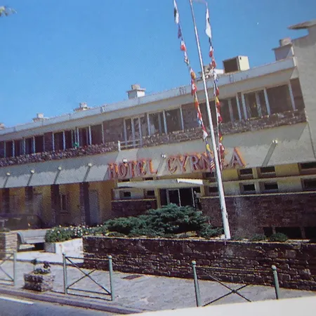 Hotel Cyrnea 2*