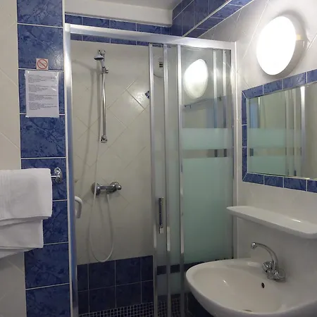 Cyrnea Otel 2*
